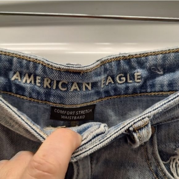 Ladies size 6 American Eagle super distressed mom jean shorts - Picture 4 of 9